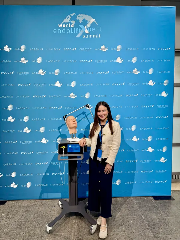 Dr. Pang standing beside an EndoliftX subdermal laser device demonstration model at the World EndoliftXpert Summit